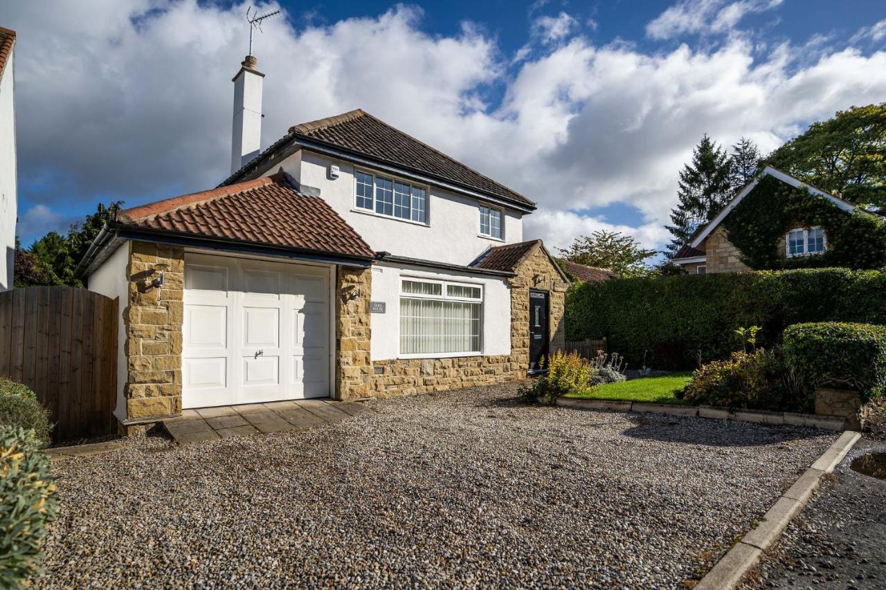 Beautiful Detached Home In Quaint Village Setting Wetherby Exterior foto