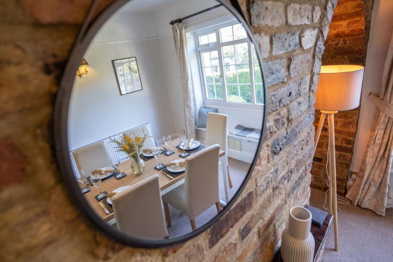 Beautiful Detached Home In Quaint Village Setting Wetherby Exterior foto