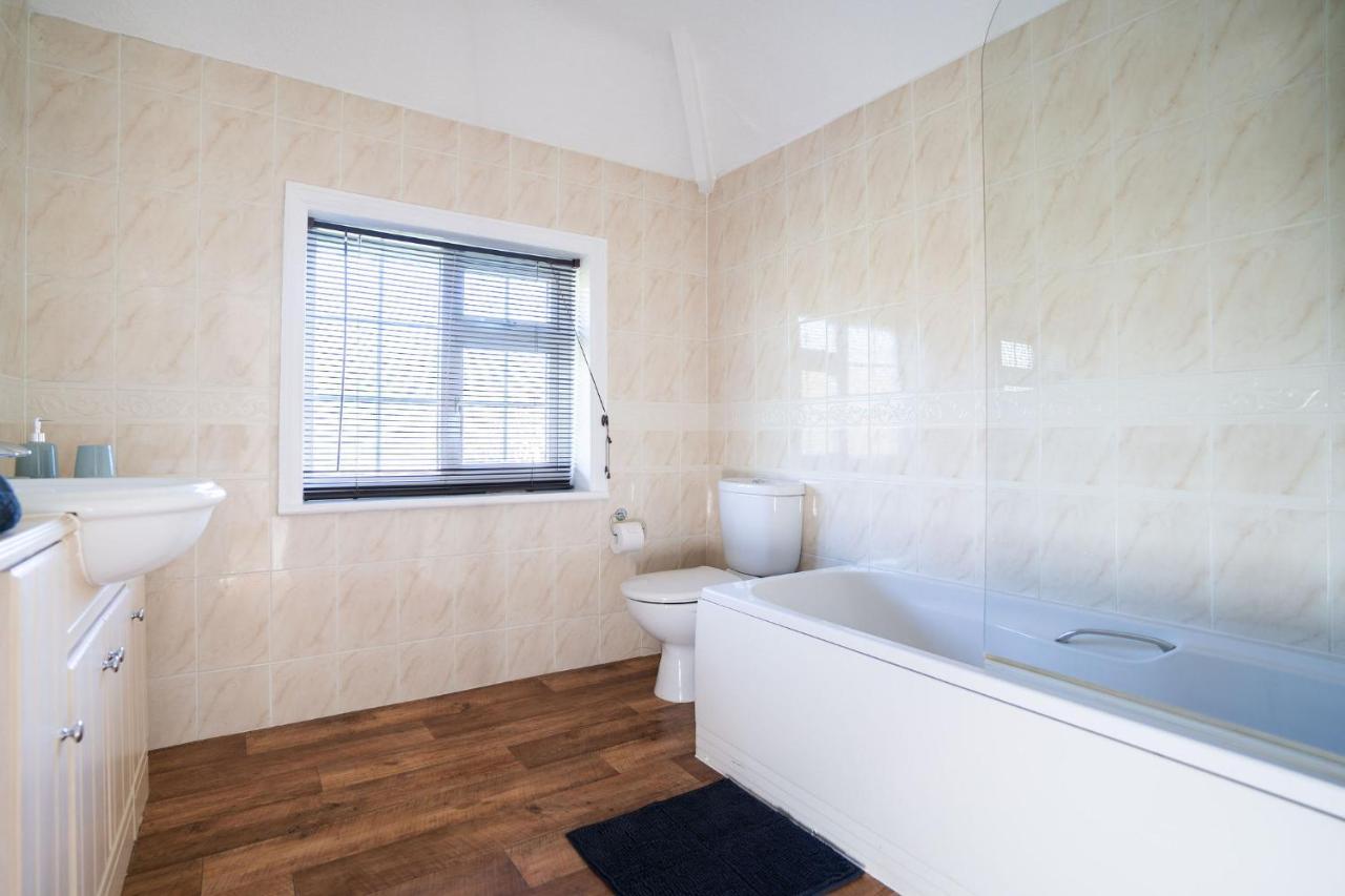 Beautiful Detached Home In Quaint Village Setting Wetherby Exterior foto